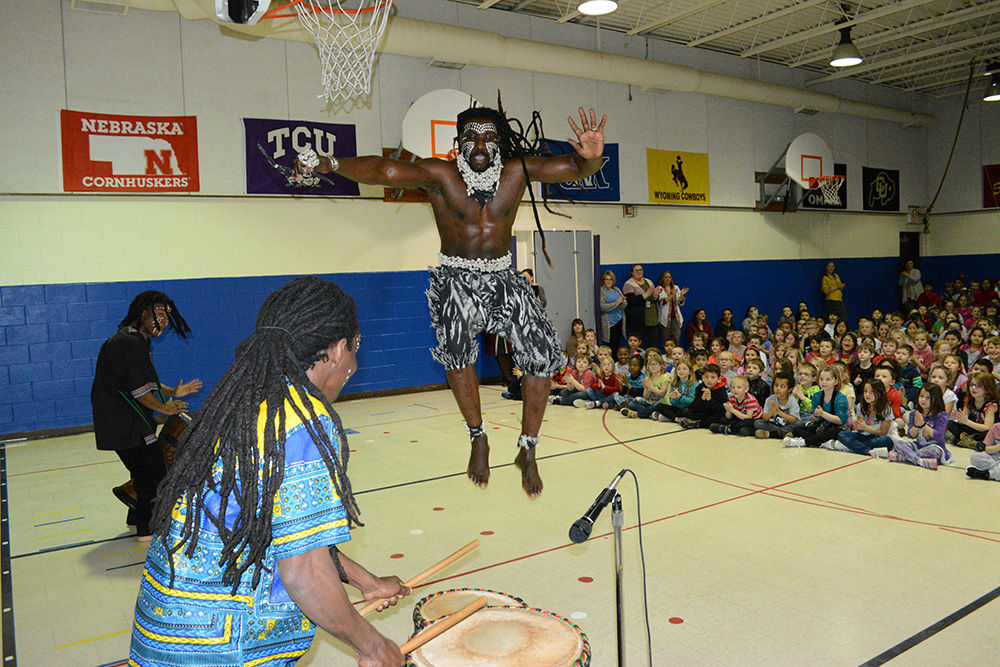 Senegal drum and dance troupe (3).JPG